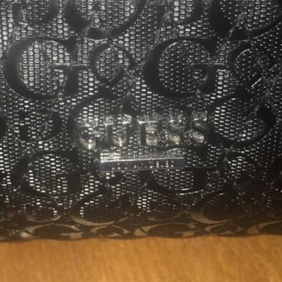 Guess handbag - Picture 2 of 3